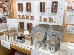 町産のトドマツやアカエゾマツを使ったエッセンシャルオイルはタネラボ初商品