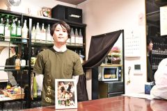 藤本涼オーナーの遺志を継ぎ、ミスターラックで働く悠世さん
