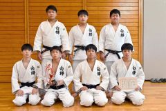 男子団体戦準優勝の白樺学園