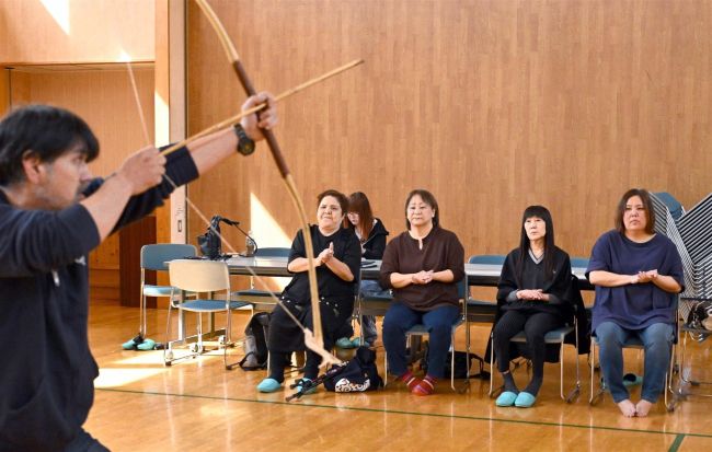 【写真】関西万博でアイヌ舞踊を 帯広カムイトウウポポ保存会 17日に披露