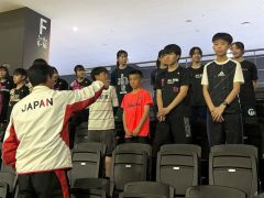 川原正行代表の指導を受ける選手ら