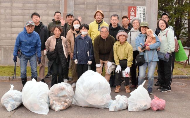 【写真】２０人が「ありがとうのごみ拾い」　池田