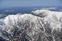 雲海の先　連なる宝石　日高山脈　来月国立公園化１年　残雪まとい輝く 4