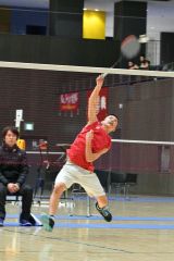 男子シングルスを制した鷲見