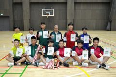 男子個人戦の上位入賞者。前列左２人目から優勝した鷲見、杉山・石田大組