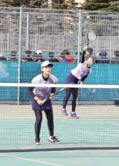 女子優勝の平崎結菜・横地花音組