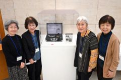中島みゆき展、限定グッズ人気　５０台限定のポータブルレコードプレーヤーがすでに３０台購入される