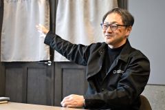 今後の展望を語る塚原敏夫社長（須貝拓也撮影）