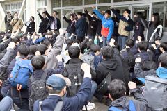 中学３年生、元気に「行ってきます」　市内中学校修学旅行シーズン