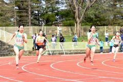 女子２００メートル　２組