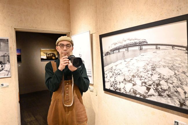 【写真】迫力のＳＬやジュエリーアイス　ミントカフェで米長さん写真展