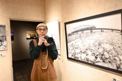 迫力のＳＬやジュエリーアイス　ミントカフェで米長さん写真展