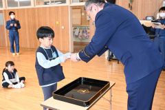 火遊びしません！池田カトリック幼稚園で幼年消防クラブ任命式 3