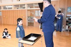 火遊びしません！池田カトリック幼稚園で幼年消防クラブ任命式 5