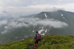 登山道のグレート設定を検討する日高山脈（戸蔦別岳付近の登山道、塩原真撮影）