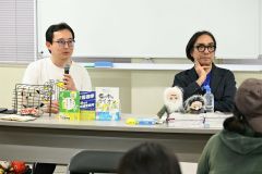 来場者の質問に答える楾弁護士（左）とロメロ准教授