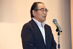 あいさつする城石副学級長