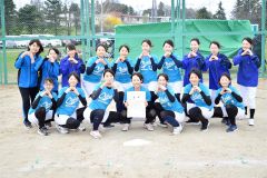 準優勝の緑南・下音更。前列中央が印銀琴羽主将