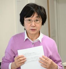 座談会で思い語る曽根教授