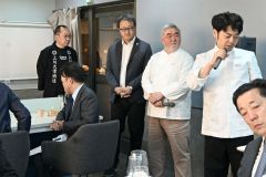 道内経済界トップらと鑑評会５冠祝う　碧雲蔵で上川大雪酒造 10