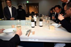 道内経済界トップらと鑑評会５冠祝う　碧雲蔵で上川大雪酒造 9