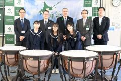 ホクレンが芽室町に１００万円を寄付　小中学校の吹奏楽器を購入