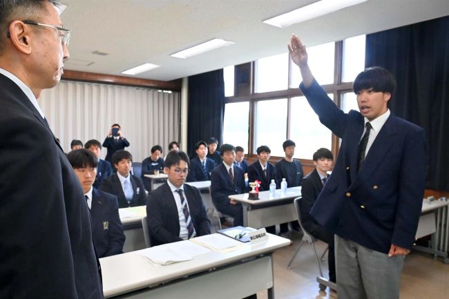 サッカー高校総体十勝予選の組み合わせ決定　芽室高の阿部が選手宣誓