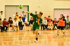 【女子・帯三条―帯畜大】シュートを放つ帯三条の選手