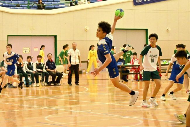 帯三条男女が１位　ハンドボール春季選手権