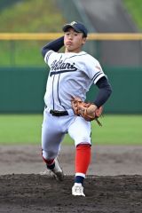 【準々決勝・帯大谷―帯三条】帯大谷は小山内琉斗が先発投手としてマウンドに上がり、４回無失点と好投した（須貝拓也撮影）