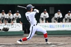 【準々決勝・帯大谷―帯三条】帯大谷は１回、先頭打者の老松大翔が左前安打を放ち出塁。打者一巡となる猛攻のきっかけとなる（須貝拓也撮影）
