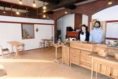 Ｂｒｉｃｋ　ｂｙ　Ｂｒｉｃｋ　レンガ建築の家具工房～空き施設再生ビフォーアフター（３）