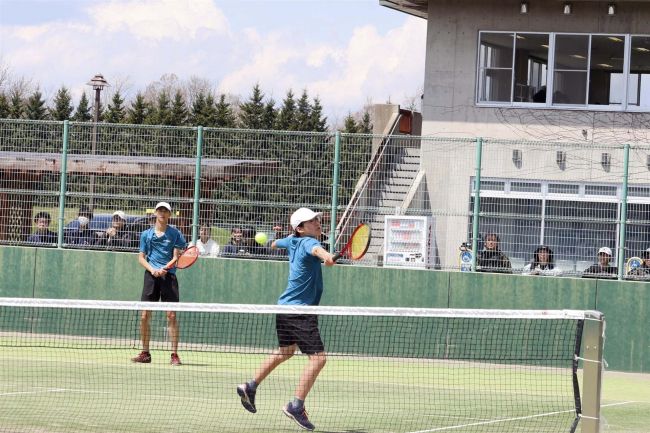 【写真】中川・河村組18歳以下複V 女子は三崎・宮本組 中川と三崎は2冠 道ジュニアテニス選手権道東ブロック予選