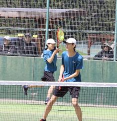 男子１８歳以下複優勝の中川旺亮・河村優亮組