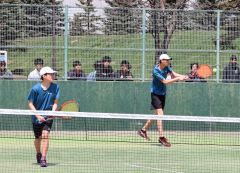 男子１８歳以下複優勝の中川旺亮・河村優亮組