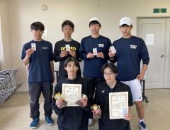 男子１８歳以下上位入賞の十勝関係選手。前列左が単複２冠の中川旺亮