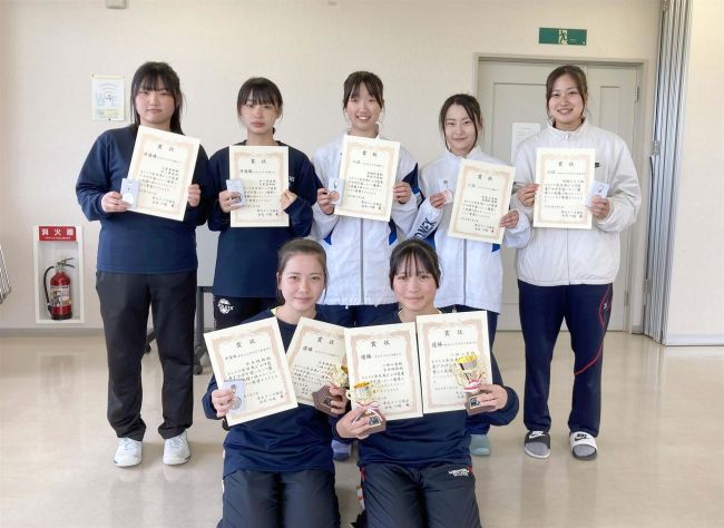 【写真】中川・河村組18歳以下複V 女子は三崎・宮本組 中川と三崎は2冠 道ジュニアテニス選手権道東ブロック予選