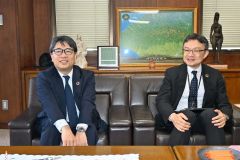 北洋銀の津山頭取来社「閉店大型店に再開発の動き、十勝は活気」 2