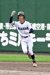 【準決勝・帯大谷―帯南商】帯南商は９回無死一塁で石塚大成が内野安打で出塁。走者一、二塁としてチャンスを拡大する