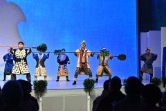 帯広カムイトウウポポ保存会　万博アイヌ舞踊「ウレシパモシリ」で帯広に伝わる踊りなどを披露 8