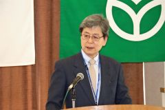 進級生を代表してあいさつする佐々木さん