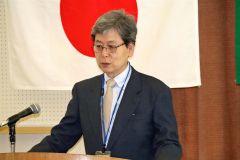進級生を代表してあいさつする佐々木さん