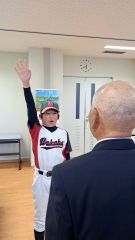 力強く選手宣誓する若葉少年団の寺嶋主将