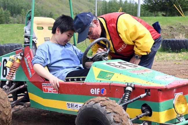 バギーが激走　陸別でオフロードバトル