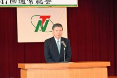 あいさつする山口組合長