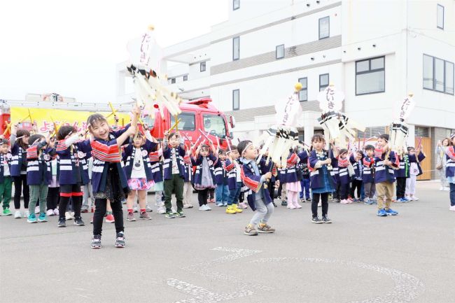 「火遊び絶対にしないよ」大樹で幼年消防クラブ入団式