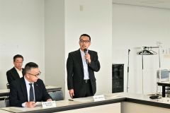 ダイヤ改正について説明する十勝バスの吉田部長
