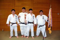 団体戦２年ぶり２８度目優勝の帯広刑務所。（左から）加藤亘真、本宮綾太、高橋龍磨、成澤登夢