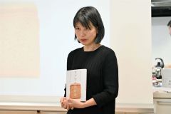 ライ麦の魅力について説明するくらもとさん