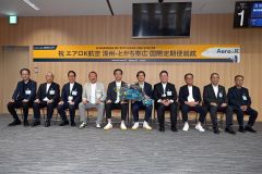 就航式典に出席した関係者（須貝拓也撮影）
